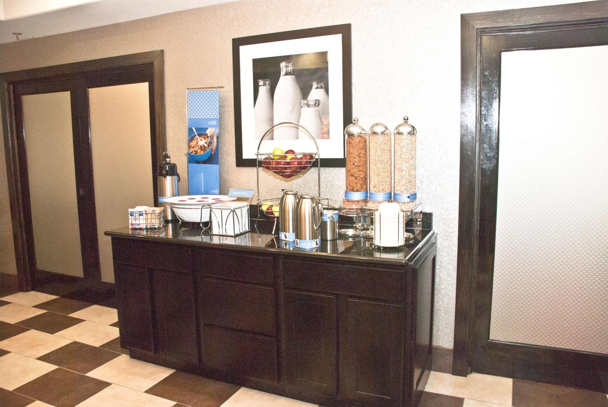 Hampton Inn Maumelle Restaurant photo